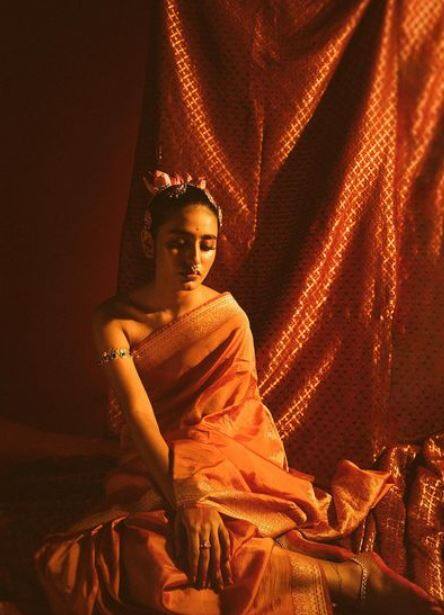 तिचे सोशल मीडियावर कोट्यवधी फॉलोअर्स आहेत.