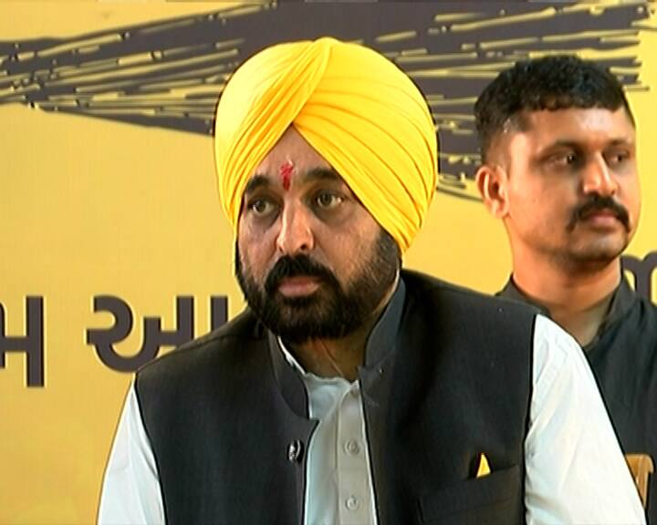 Gujarat Assembly Election 2022: Punjab CM Bhagwant Mann attacks on BJP in Ahmedabad Gujarat Assembly Election 2022: દરેક વ્યક્તિના ખાતામાં રૂ. 15 લાખ આપવાનો પાપડ કોણે વહેંચ્યો હતો ? ભગવંત માન