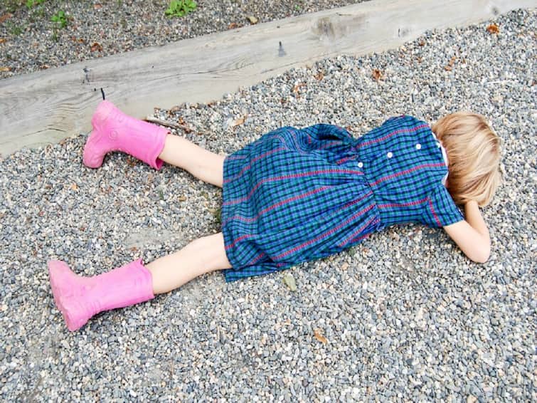 Top mistakes parents make when a child throws tantrums குழந்தைகள் கோபமாக இருக்கிறார்களா? அவர்களை அரவணைக்க பெற்றோருக்கு சில டிப்ஸ்!