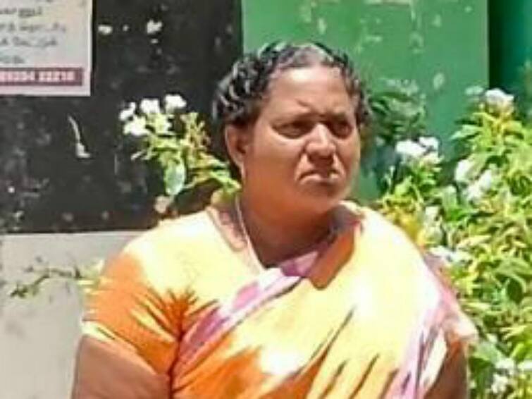 Karur Nannyur Panchayat Council Office Dispute TNN சாதி ரீதியாக பாகுபாடு....பணி செய்யவிடாமல் தடுக்கப்பட்ட பட்டியலின சமூக ஊராட்சி தலைவர்