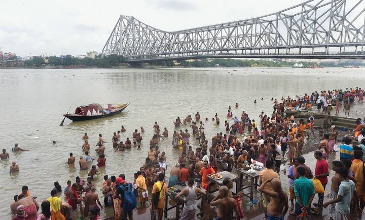 Mahalaya 2022 : আজ মহালয়া৷ পিতৃপক্ষের অবসান৷ ভোর থেকেই শুরু তর্পণ। আগমনীর গানে অতীতকে স্মরণ করে মায়ের অপেক্ষা ৷