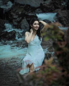 PHOTO : उफ्फ तेरी अदा... 'अंगूरी भाभी'चा किलर लूक; पाहा खास फोटो!