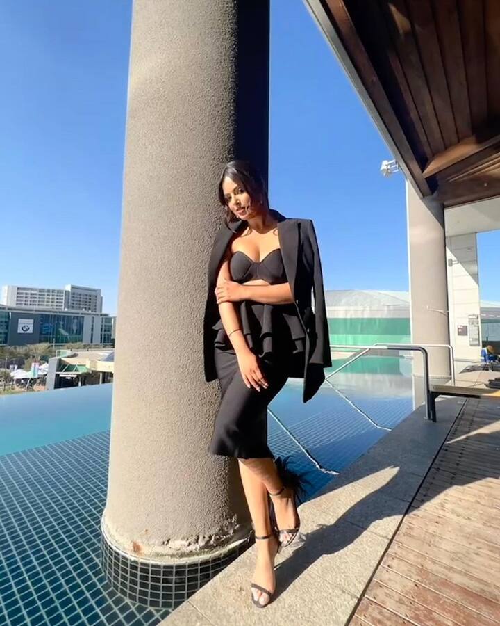 अशा परिस्थितीत तिचा प्रत्येक लूक तिच्या चाहत्यांमध्ये वेगाने व्हायरल होतो.(फोटो सौजन्य:harnaazsandhu_03/इंस्टाग्राम)