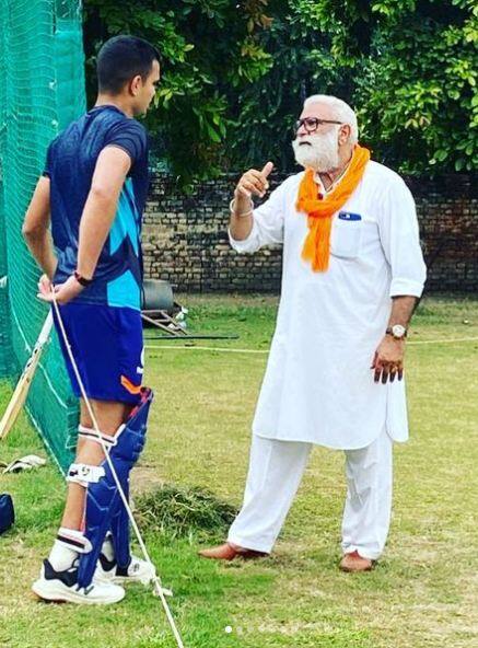 ਪੰਜਾਬੀ ਫ਼ਿਲਮਾਂ ਵਿੱਚ ਸ਼ਾਨਦਾਰ ਅਦਾਕਾਰੀ ਕਰਨ ਤੋਂ ਇਲਾਵਾ ਭਾਰਤ ਦੇ ਸਾਬਕਾ ਕ੍ਰਿਕਟਰ ਯੋਗਰਾਜ ਸਿੰਘ ਇੱਕ ਕੋਚ ਵਜੋਂ ਵੀ ਮਸ਼ਹੂਰ ਹਨ। 1980 ਵਿੱਚ ਉਨ੍ਹਾਂ ਨੂੰ ਭਾਰਤੀ ਟੀਮ ਵਿੱਚ ਖੇਡਣ ਦਾ ਮੌਕਾ ਮਿਲਿਆ। ਉਹਨਾਂ ਨੇ 1981 ਵਿੱਚ ਨਿਊਜ਼ੀਲੈਂਡ ਦੇ ਦੌਰੇ 'ਤੇ ਭਾਰਤ ਲਈ ਇੱਕਮਾਤਰ ਟੈਸਟ ਮੈਚ ਖੇਡਿਆ ਸੀ। ਸੱਜੇ ਹੱਥ ਦੇ ਤੇਜ਼ ਗੇਂਦਬਾਜ਼ ਨੇ ਇਸ ਮੈਚ ਵਿੱਚ ਸਿਰਫ਼ ਇੱਕ ਵਿਕਟ ਲਈ। ਉਨ੍ਹਾਂ ਨੇ ਭਾਰਤ ਦੇ ਸਾਬਕਾ ਕੋਚ ਜਾਨ ਰਾਈਟ 'ਤੇ ਬੋਲਡ ਵਾਰ ਕੀਤਾ।