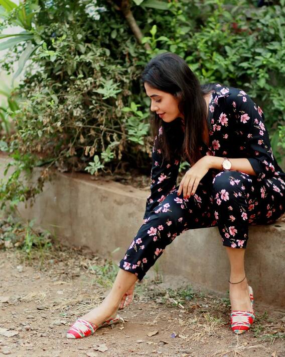 PHOTO: सिंपल 'अंतरा' का बोल्ड और खूबसूरत लुक सोशल मीडिया पर है चर्चा में, देखें फोटो.. PHOTO: सिंपल 'अंतरा' का बोल्ड और खूबसूरत लुक सोशल मीडिया पर है चर्चा में, देखें फोटो..
