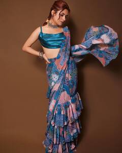 Avneet Kaur Pics: ब्लू कलर की प्रिटेंड साड़ी पहने कहर ढाती दिखीं अवनीत कौर, चेहरे की इस खूबसूरत नूर ने उड़ाई फैन्स की नींदें