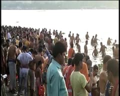 Mahalaya: বিভিন্ন ঘাটে পিতৃপুরুষের উদ্দেশে চলছে তর্পণ, মায়ের আসার অপেক্ষায় প্রহর গোনা শুরু