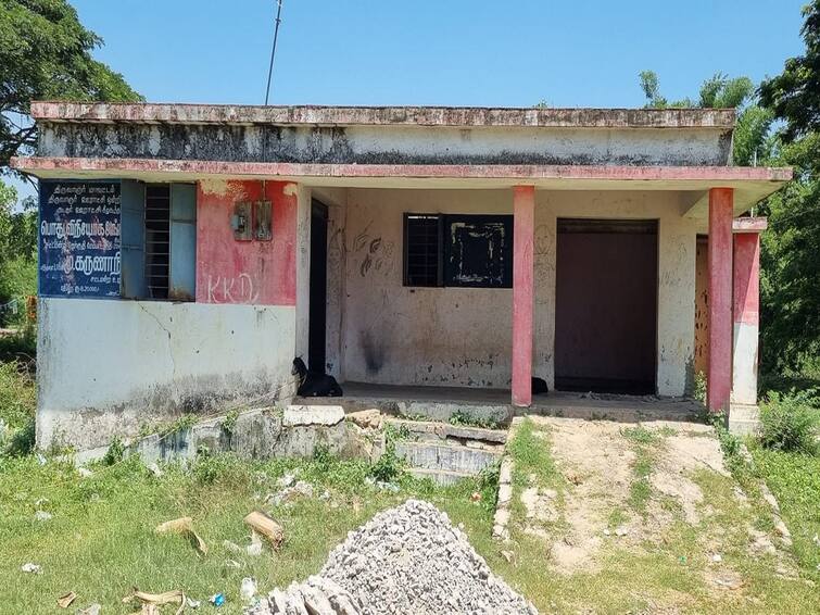 thiruvarur near Ration shop building not opened for 8 years ration shop problem TNN திருவாரூர்: 8 ஆண்டுகளாக திறக்கப்படாத ரேஷன் கடை கட்டிடம்; 4 கி.மீ., தூரம் சென்று  பொருட்கள் வாங்கி வருவதாக கிராம மக்கள் வேதனை