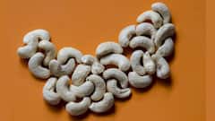 Cashew Benefits: মহিলাদের শরীরে কী প্রভাব ফেলে কাজু বাদাম?