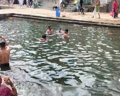 Sarva Pitru Amavasya 2022: સર્વ પિતૃ અમાસે દામોદર કુંડમાં ઉમટ્યાં શ્રદ્ધાળુ, પિતૃઓને કર્યુ જલ અર્પણ, જુઓ તસવીરો