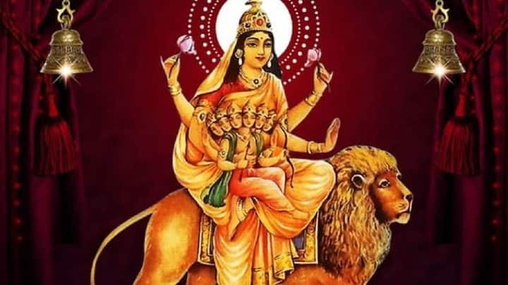 Navratri 2022 : नऊ दिवस माता दुर्गेच्या नऊ विविध रूपांची पूजा करून नवरात्र साजरी केली जाते. दुर्गामातेची ही नऊ रूपे खूप शक्तिशाली आहेत.