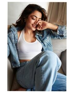 Rashmika Mandanna Pics: पहले कभी नहीं देखा होगा रश्मिका मंदाना का ऐसा अंदाज़, लेटेस्ट तस्वीरों में लग रही हैं बला की खूबसूरत