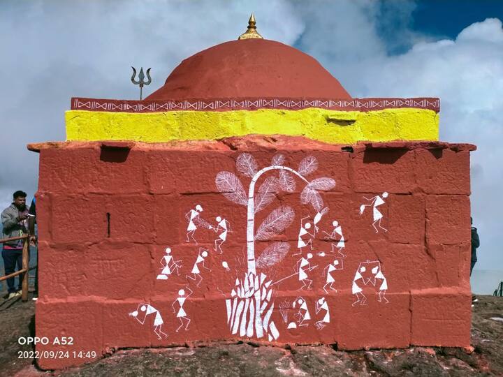 महाराष्ट्रातील एव्हरेस्ट सजले वारली चित्रकलेनं