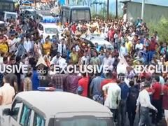 श्रीनगर में लोगों ने किया बदरीनाथ नेशनल हाईवे जाम, भाई को नौकरी और आरोपियों को फांसी देने की मांग