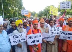 In Pics: વિવિધ સંપ્રદાયના ધર્મગુરુઓ સદભાવ યાત્રામાં જોડાયા, સ્કોટિશ પાઇપ બેન્ડે રેલાવી ધૂન