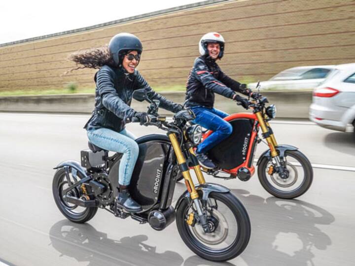 इलेक्ट्रिक स्कूटर Ola S1 Pro, Ather 450X आणि Simple One इलेक्ट्रिक स्कूटरशी स्पर्धा करेल.