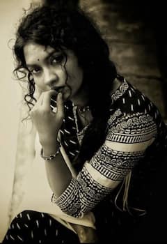 In Pics : घायाळ करणारी नजर अन् हॉट अंदाज; मीराचा जबरदस्त लूक व्हायरल