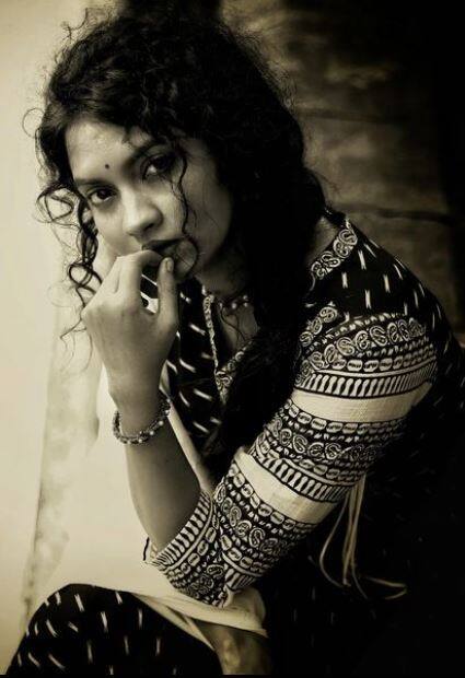 आपल्या नृत्य आणि अभिनयाच्या जोरावर तिनं चाहत्यांच्या मनावर अधिराज्य गाजवलं आहे. (Photo:@meera.joshi.796/FB)