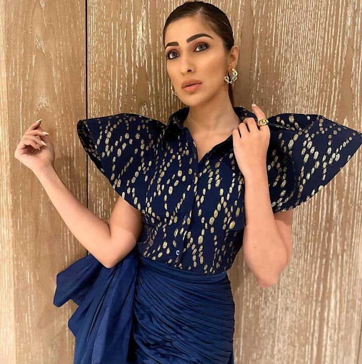 ఎప్పటికప్పుడు ఫొటోస్ అభిమానులతో షేర్ చేసుకుంటుంది. (image credit :Raai Laxmi /Instagram)