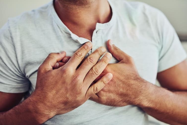 Try this simple remedy for immediate chest pain relief Chest pain: છાતીમાં દુખાવાને તાત્કાલિક દૂર કરવા માટે આ સરળ ઉપાય અજમાવી જુઓ