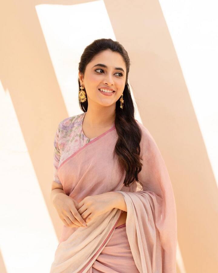 ప్రియాంక అరుళ్ మోహన్ లేటెస్ట్ ఫొటోలు (Photo Credit: Instagram)