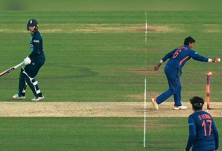 Charlotte Dean in tears as bowler Deepti Sharma runs her out for leaving the non-striker's IND W vs ENG W: દીપ્તિ શર્માએ અપાવી અશ્વિનની યાદ, ઇગ્લેન્ડના બેટ્સમેનને કરી માંકડિંગ આઉટ, જુઓ VIDEO