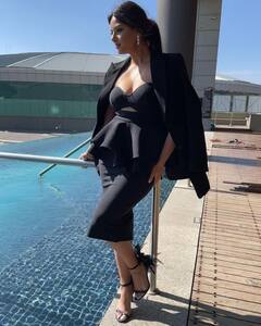 PHOTO: मिस युनिव्हर्स हरनाज संधूची ग्लॅमरस स्टाईल, रिलीव्हिंग ड्रेसमध्ये वाढवला इंटरनेटचा पारा!