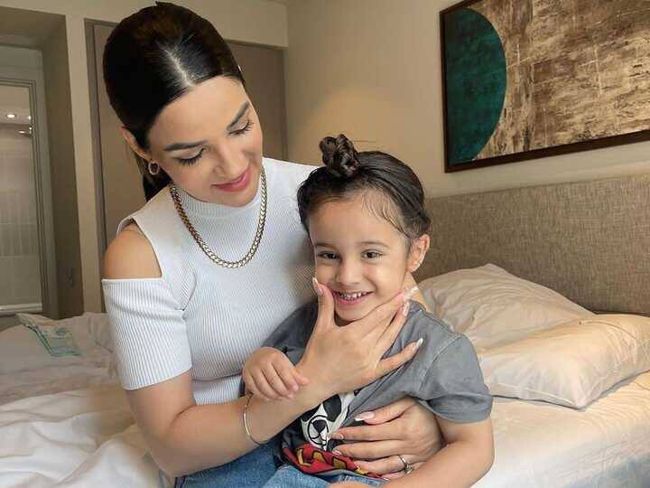 gippy grewal wife ravneet kaur grewal shares adorable pic with her son gurbaaz grewal Gurbaaz Grewal: ਗਿੱਪੀ ਗਰੇਵਾਲ ਦੀ ਪਤਨੀ ਰਵਨੀਤ ਨੇ ਬੇਟੇ ਗੁਰਬਾਜ਼ ਨਾਲ ਸ਼ੇਅਰ ਕੀਤੀ ਪਿਆਰੀ ਤਸਵੀਰ, ਫ਼ੈਨਜ਼ ਨੇ ਲੁਟਾਇਆ ਪਿਆਰ