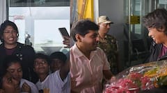 Jhulan Goswami: অবসরের পর ঘরে ফিরলেন ঝুলন, রাজকীয় বরণ সিএবির তরফে