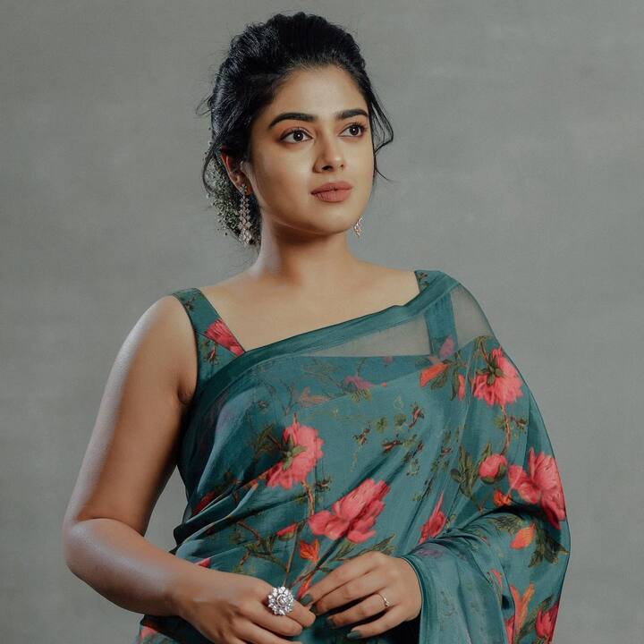ஹேய் மல்லிப்பூ வெச்சு வெச்சு வாடுதே