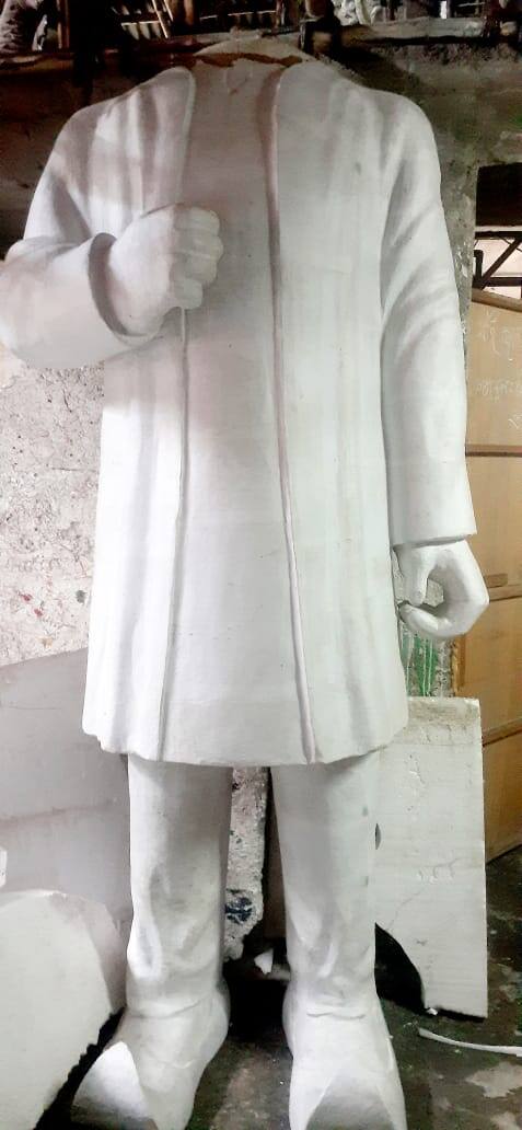 বাগনানের খালোড় দক্ষিণপল্লীর দুর্গাপুজো , দেখলে মনে হবে যেন কোনও ছবির সেটে চলে এসেছেন। কোথাও মাথা বাদ যাওয়া হীরক রাজের মূর্তি।