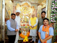 Amit Shah at Meldi Mata Mandir: साणंद में पौराणिक मेलडी माताजी मंदिर पहुंचे अमित शाह, नवरात्रि के मौके पर की पूजा-अर्चना