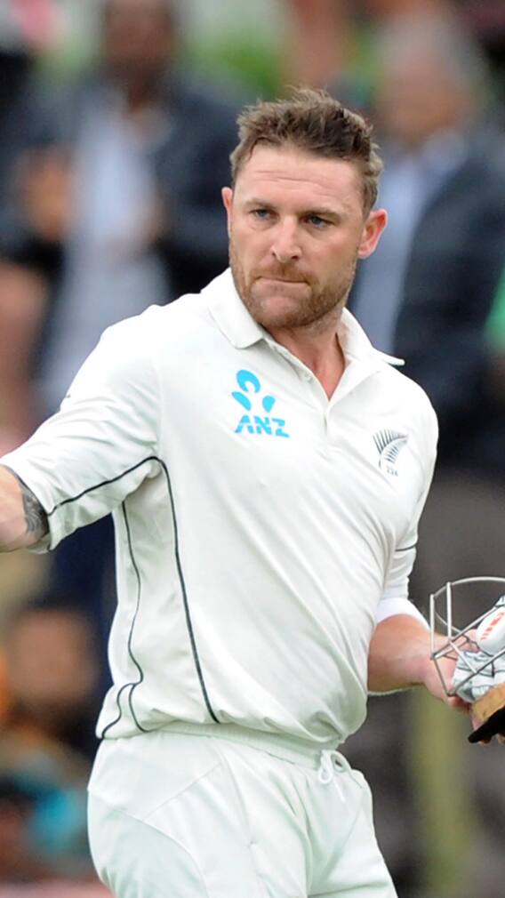 टेस्ट में सबसे ज्यादा छक्के लगाने वाले बल्लेबाज़