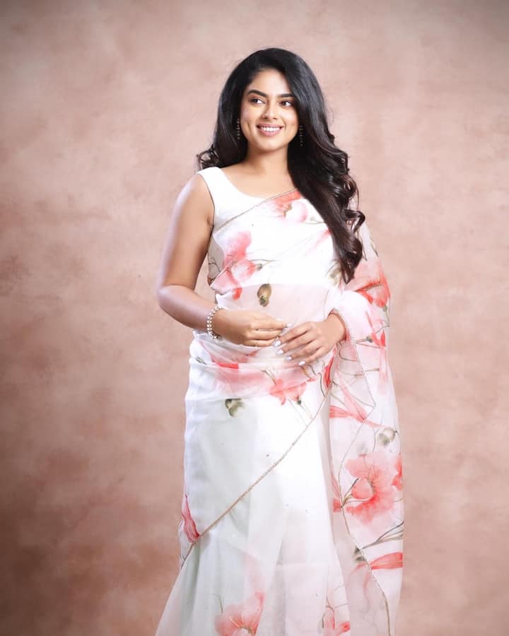 வாசல பார்க்கிறேன் கோலத்த காணோம்