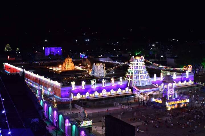 తిరుమలలో విద్యుత్ దీపాల అలంకరణ