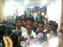 ‘জীবিতের নামে তর্পণ হয় না, দল এসব সমর্থন করে না’, মদন মিত্রকে তিরস্কার ফিরহাদ হাকিমের