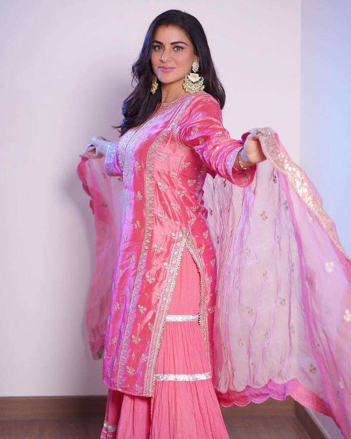 तिच्या अभिनयाचे आणि सौंदर्याचे लाखो लोक वेडे आहेत.(फोटो सौजन्य :/sarya12/इंस्टाग्राम)