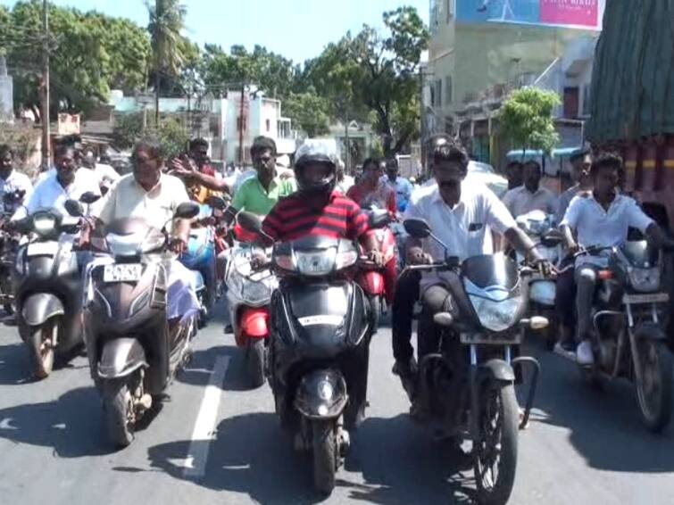 Nagercoil Mayor Mahesh inspected the area in a two wheeler TNN இரு சக்கர வாகனத்தில் நகர்வலம் வரும் நாகர்கோவில் மேயர் - குவியும் பாராட்டுகள்