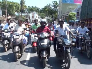 Nagercoil Mayor Mahesh inspected the area in a two wheeler TNN இரு சக்கர வாகனத்தில் நகர்வலம் வரும் நாகர்கோவில் மேயர் - குவியும் பாராட்டுகள்