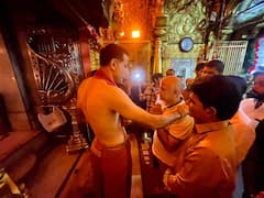 Manish Sisodia at Ambaji Temple: अंबाजी मंदिर पहुंचे दिल्ली के उप मुख्यमंत्री मनीष सिसोदिया, नवरात्रि के मौके पर की पूजा-अर्चना