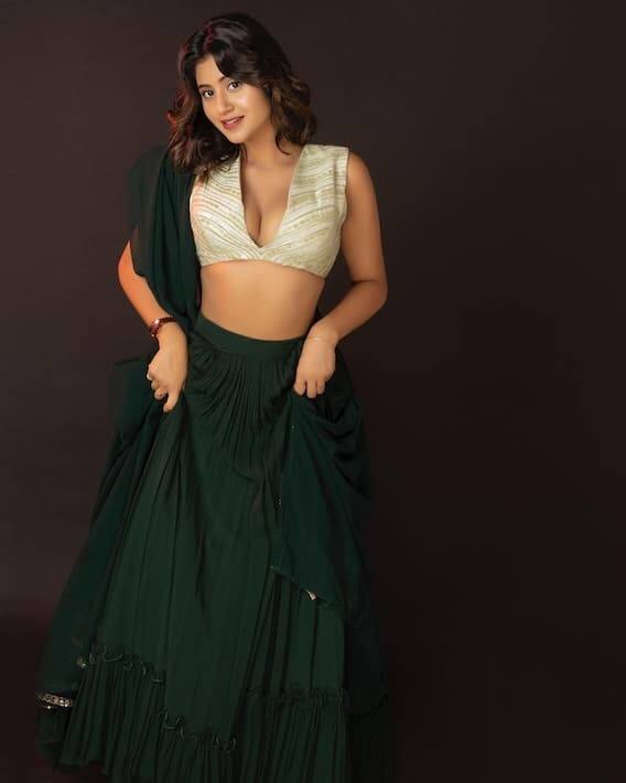 જો અંજલિ અરોડાના વર્કફ્રન્ટની વાત કરીએ તો તાજેતરમાં જ તે નેટફ્લિક્સની સારીધ જામતારા સિઝન 2 (Jamtara Season 2) ના પ્રમૉશનલ વીડિયોમાં દેખાઇ હતી.