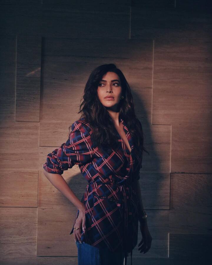 टीव्ही ते बॉलीवूड असा प्रवास करणारी करिश्मा तन्ना काही काळ प्रोजेक्ट्समध्ये क्वचितच दिसली असली तरी ती या ना त्या कारणाने चर्चेत असते.  (फोटो सौजन्य :karishmaktanna/इंस्टाग्राम)