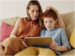 తల్లిదండ్రులు పిల్లలతో కలిసి టీవీ చూస్తే ఎన్ని లాభాలో, చెబుతున్న అధ్యయనం