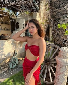 Latest Pics: સુપરસ્ટાર ઋત્વિક રોશનની બહેન છે એકદમ હૉટ, જુઓ Pashmina Roshanનુ નવું ફોટોશૂટ.......