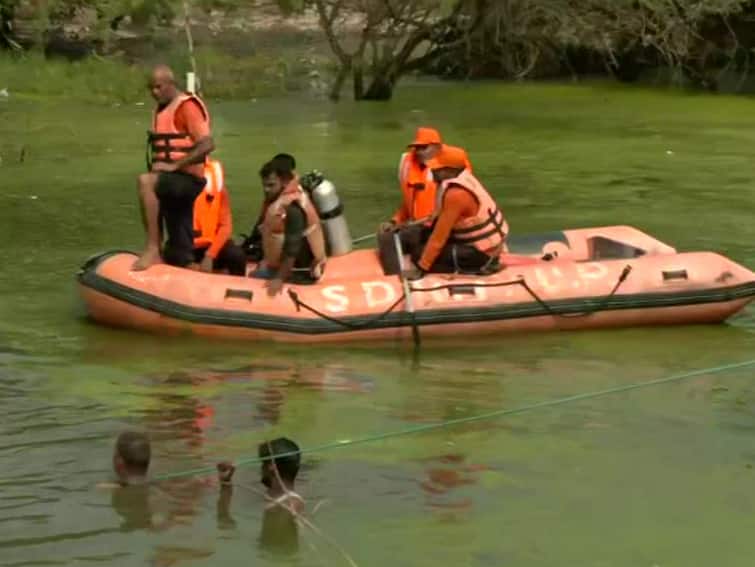 10 Killed, 37 Injured After Tractor Trolley Falls Into Pond Near Lucknow Itaunja SDRF Operation 10 Killed, Many Injured As Tractor-Trolley Falls Into Pond Near Lucknow