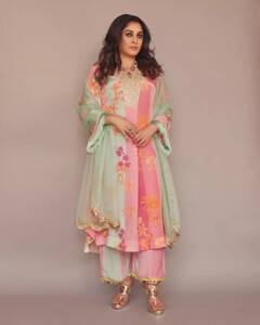 Actress Ramya Krishnan : ஏ அழகிய தீயே..நடிகை ரம்யா கிருஷ்ணனின் சூப்பர் போட்டோஸ்!