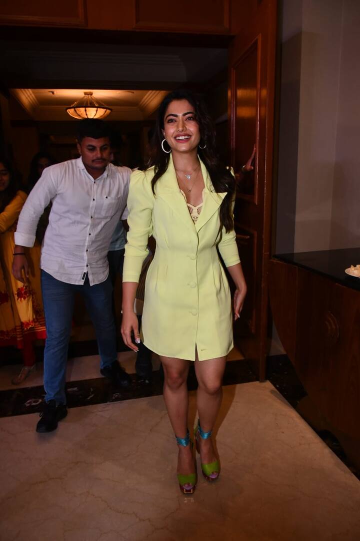 ‘ఛలో’ సినిమాతో తెలుగు తెరకు పరిచయం అయిన ఈ అమ్మడు తక్కువ సమయంలో టాప్ హీరోయిన్ గా ఎదిగింది.