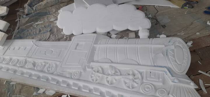 পথের পাঁচালির সেই রেলগাড়ি মনে পড়ে ? যা দেখতে অপু দুর্গা ছুটতে ছুটতে গিয়ে ছিল কাশবনের ধার ধরে। সেই রেলগাড়ির দেখাও মিলবে।