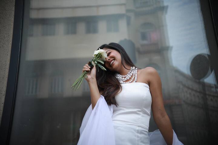 इशिता दत्ता एक एक्टिव सोशल मीडिया यूजर हैं. वह एक खूबसूरत डीवा हैं, जो अपनी दिलकश अदाओं से इंटरनेट का पारा बढ़ा देती हैं.