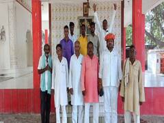 मऊ: सुभासपा के बागियों ने शीतल माता धाम में किया दर्शन, कहा- राजभर के खिलाफ आवाज बुलंद करेंगे